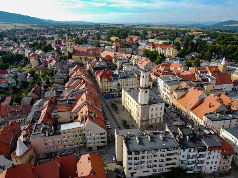 Widok na rynek z lotu ptaka.