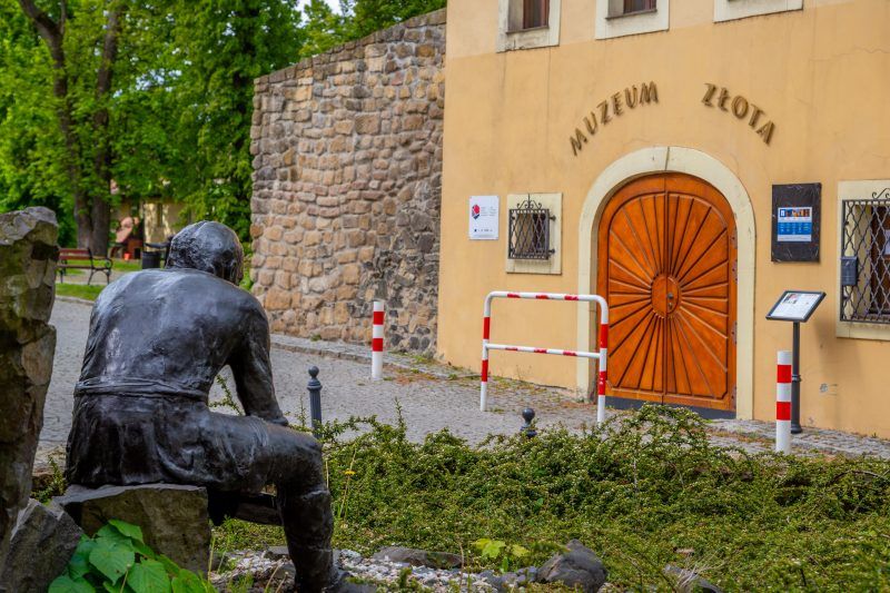 Wejście do Muzeum Złota w Złotoryi
