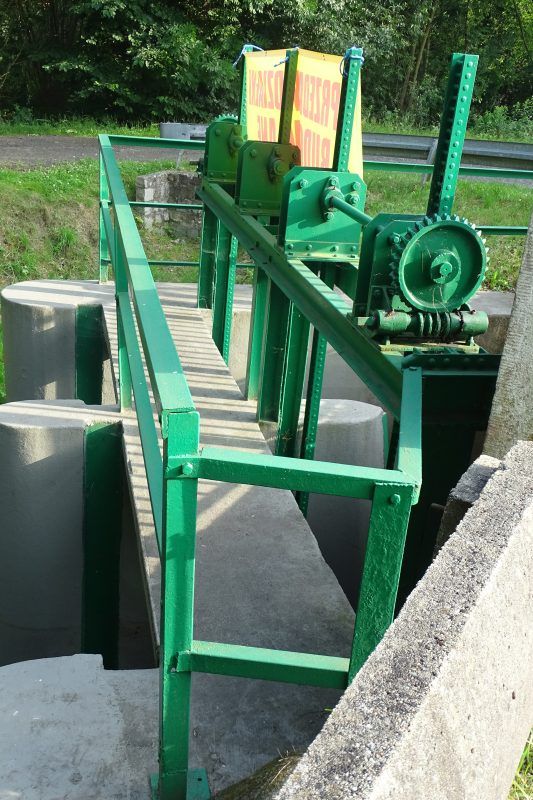 Urządzenie Hydrotechniczne położone na rzece