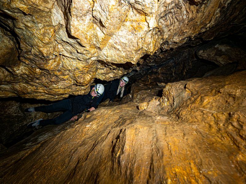 Ciasne przejście w Jaskini Radochowskiej