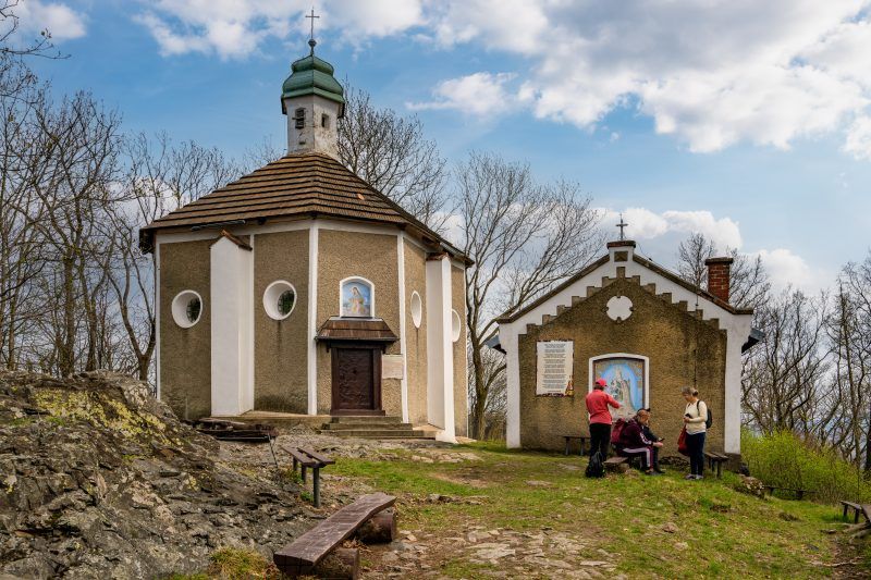 Kaplica górska Matki Boskiej Płaczącej.