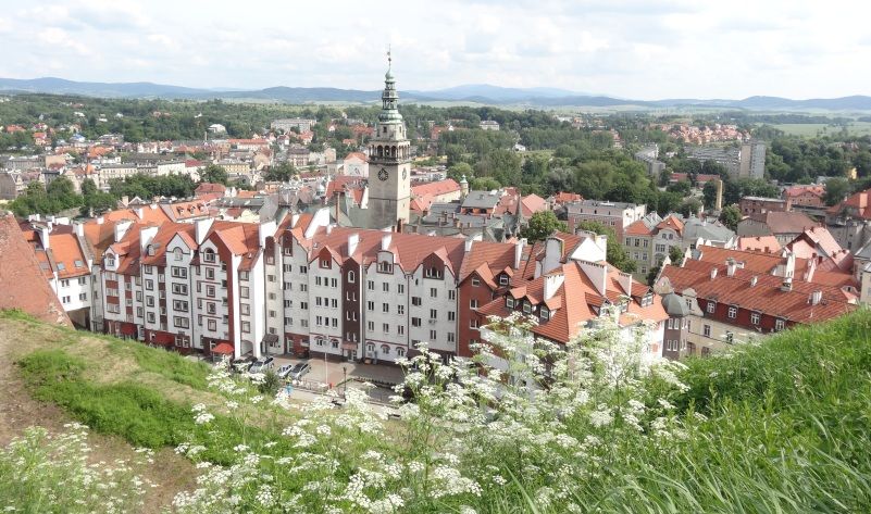 Widok na centrum Kłodzka z położonej powyżej Twierdzy Kłodzko
