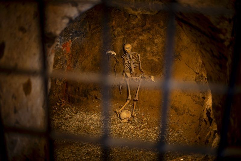 Kościotrup na trasie turystycznej w Zamku Grodno