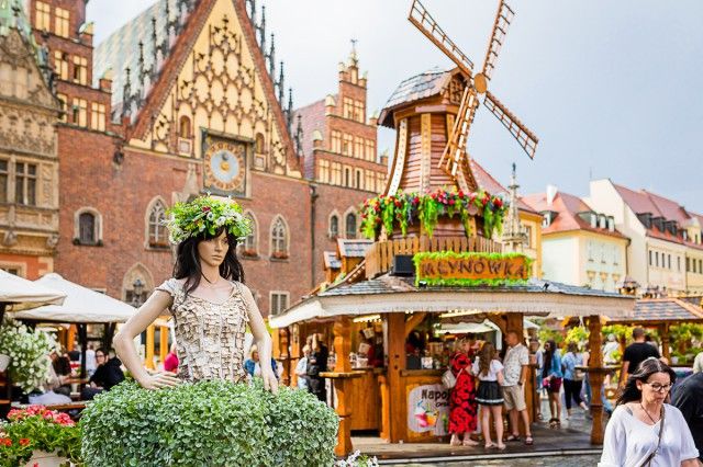 Widok na drewniany wiatrak 
