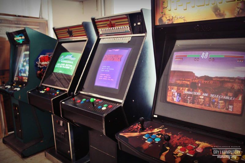 Automaty do gier video w Muzeum Gry i Komputery Minionej Ery we Wrocławiu