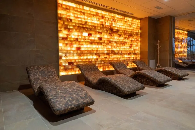 Zdjęcie foteli do relaksu w jaccuzi solankowym w aquaparku polkowice