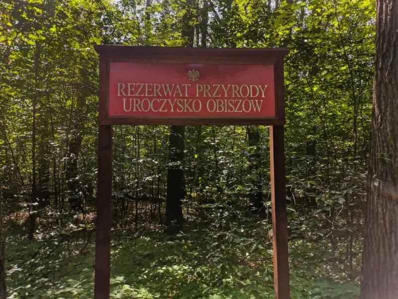 Tablica - REZERWAT PRZYRODY UROCZYSKO OBISZÓW