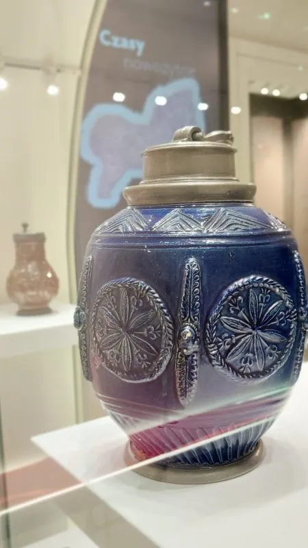 Niebieska, dekorwana ceramiczna urna
