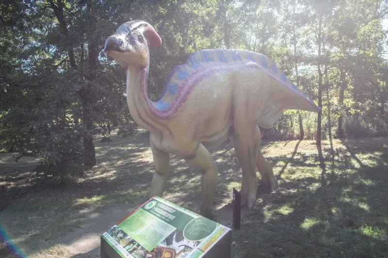 duża figura dinozaura