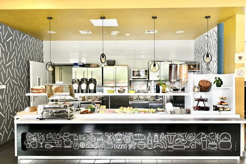 Wnętrze restauracji w Hotelu Ibis Wrocław Stadion