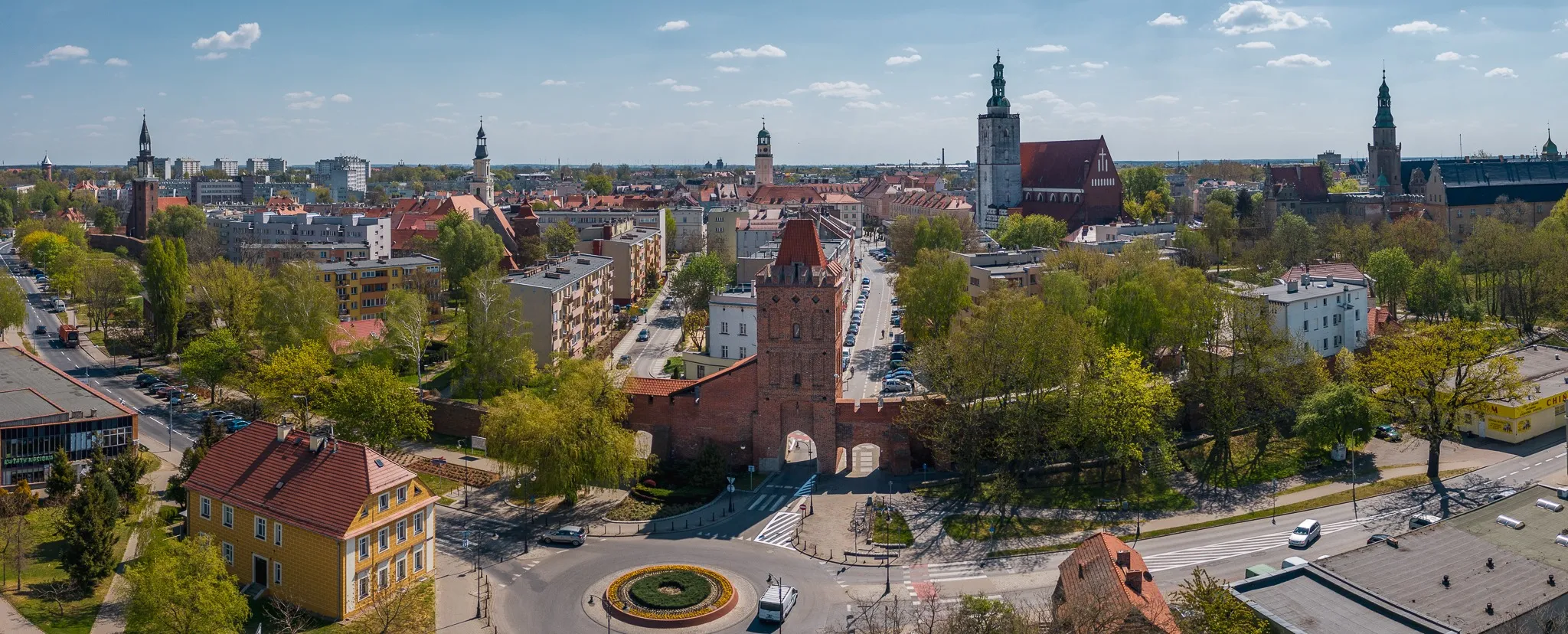 Widok z lotu ptaka lub z drona na centrum oleśnicy