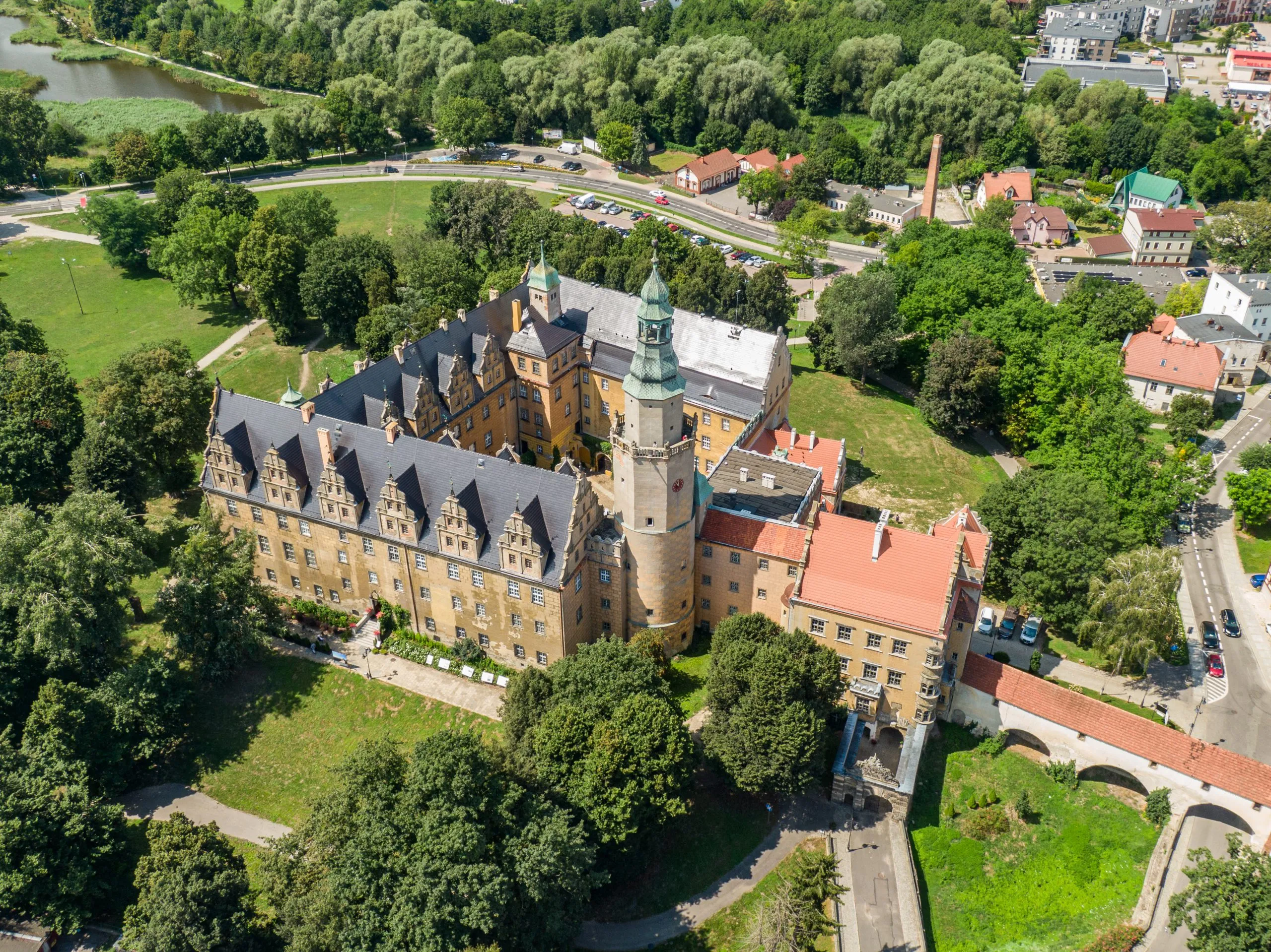 Zamek Książęcy w Oleśnicy widziany z drona