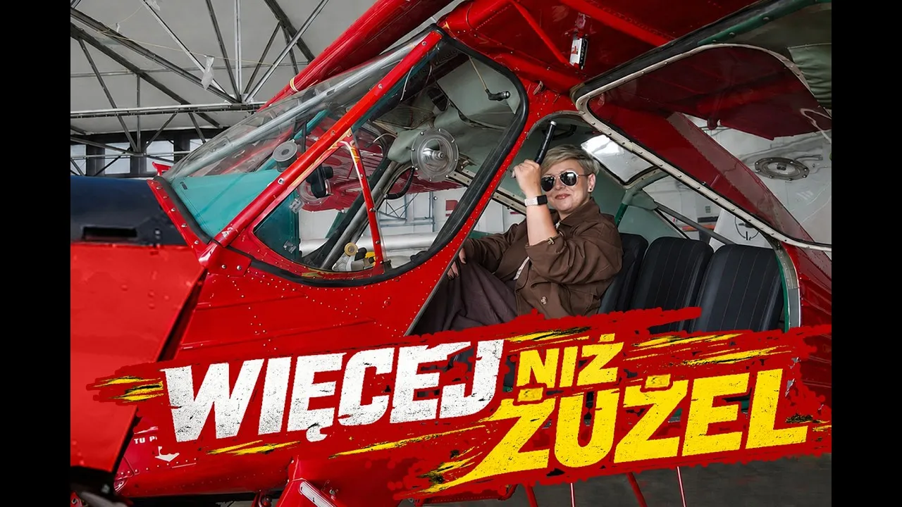 Miniaturka filmu z youtube z widoczną kobietą za sterami awionetki