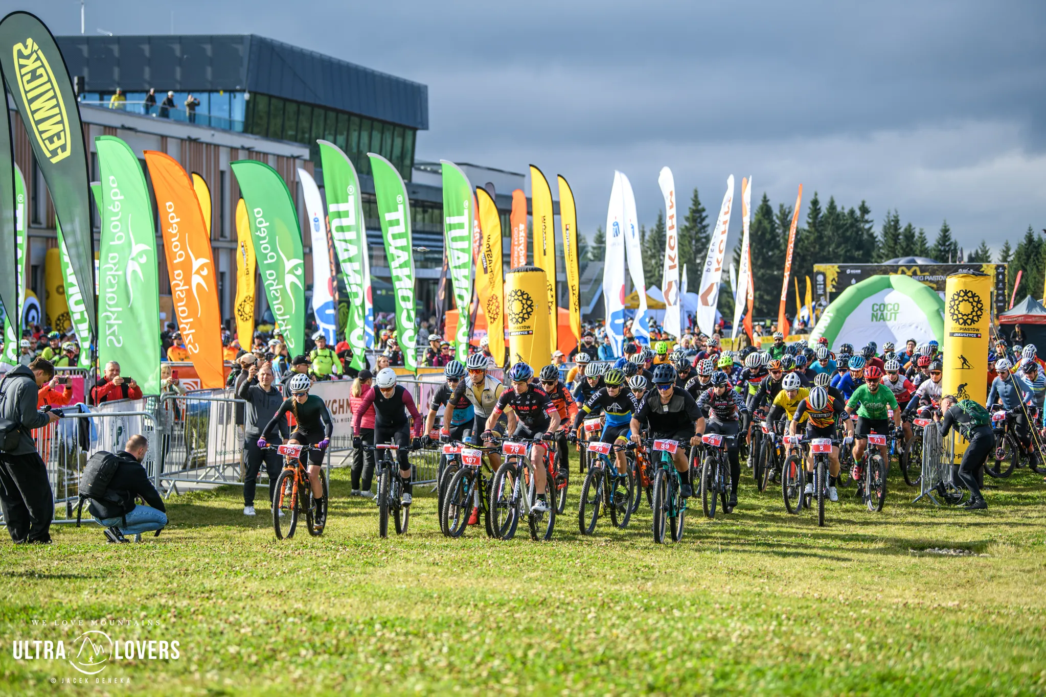 Widok na linię startową podczas Rowerowego Biegu Piastów